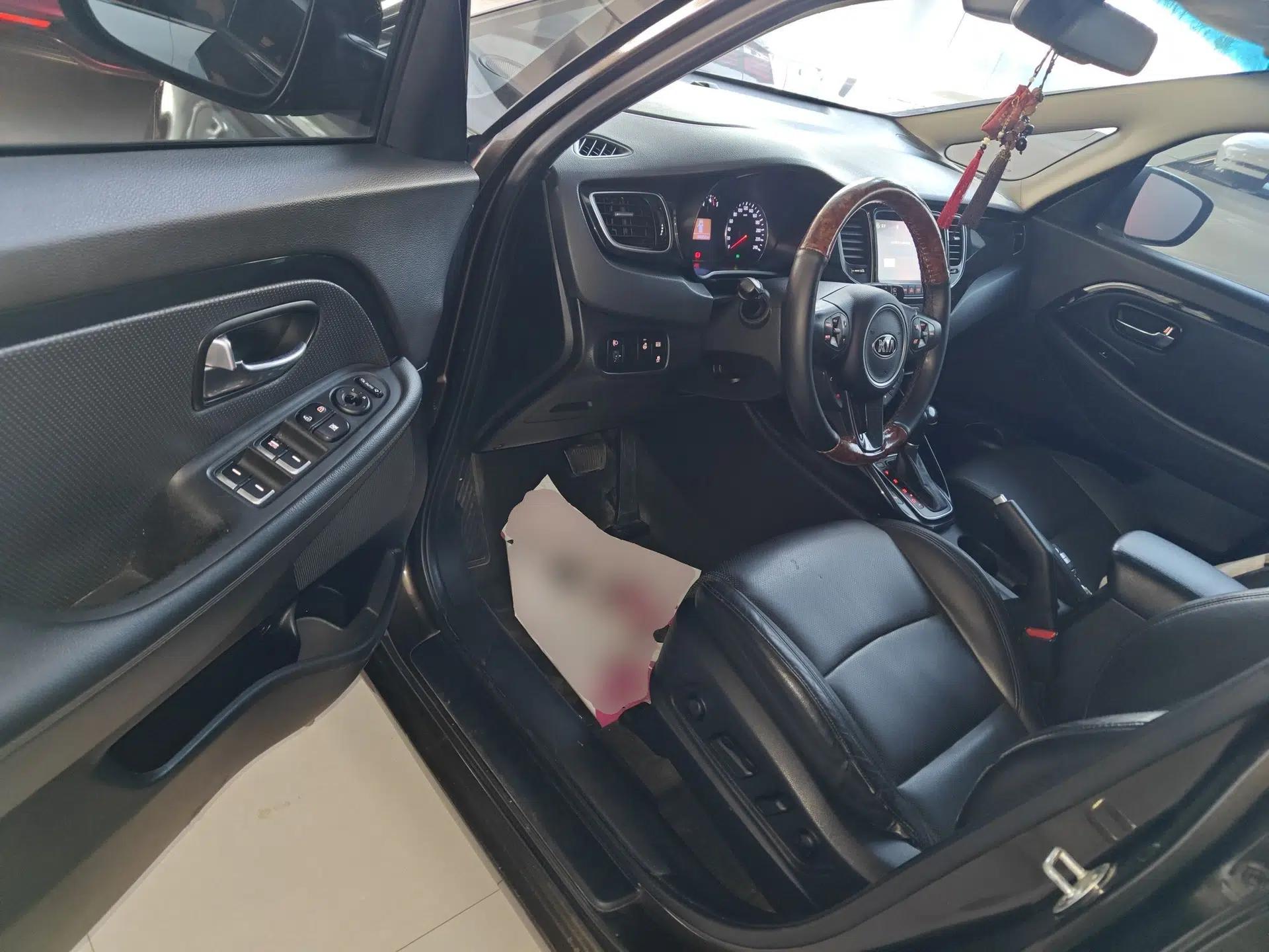 Kia Carens 2013 2.0L 7-Seater Automatic Luxury Version China IV Standard — миниатюра 18
