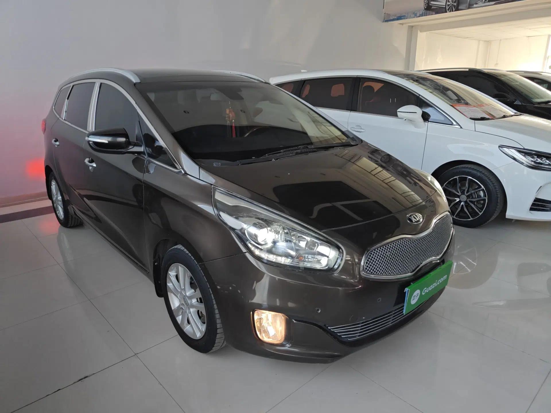 Kia Carens 2013 2.0L 7-Seater Automatic Luxury Version China IV Standard — миниатюра 7
