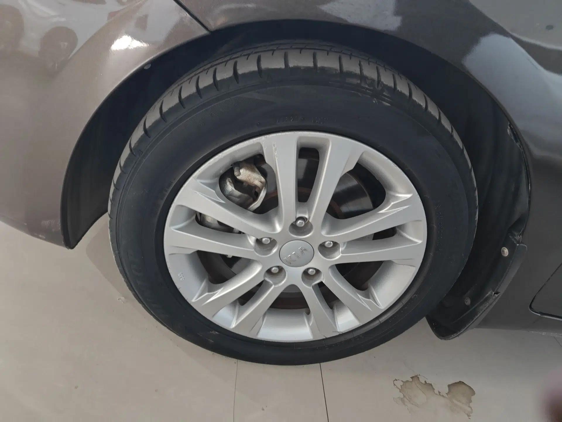 Kia Carens 2013 2.0L 7-Seater Automatic Luxury Version China IV Standard — миниатюра 9