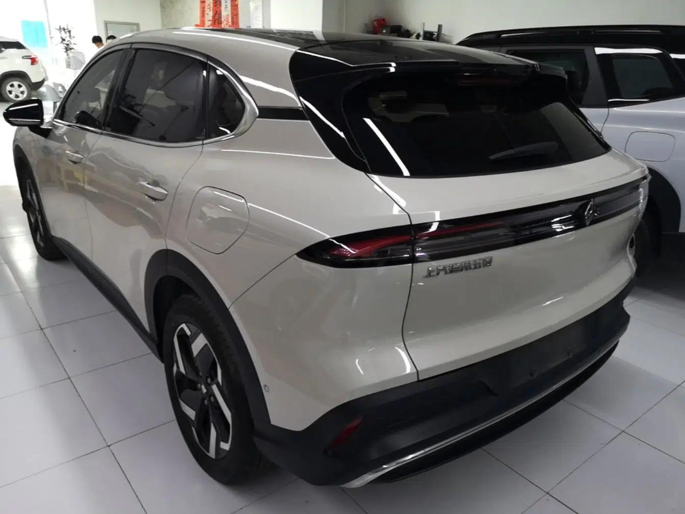 Baojun Yunhai 2024 140km Plug-in Hybrid Version — миниатюра 7