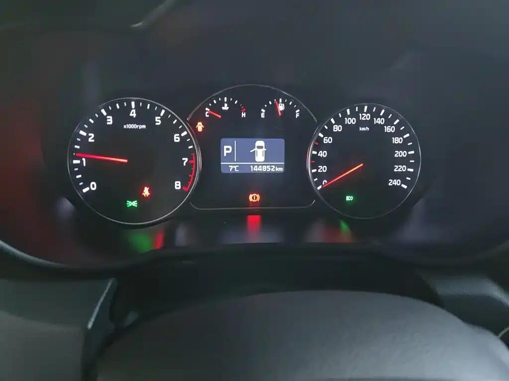 Carens 2013 2.0L 7-seater Automatic Deluxe Edition (National IV Emission Standard) — миниатюра 9