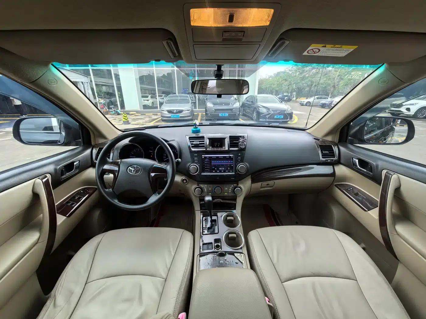 2012 Highlander 2.7L 2WD 7-seater Elite Edition — миниатюра 6