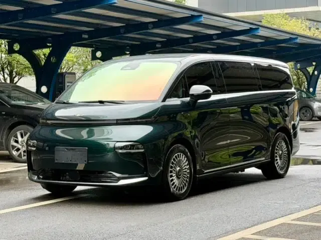 Geely Galaxy LEVC L380 2025 805 km Collection Edition All-Wheel Drive