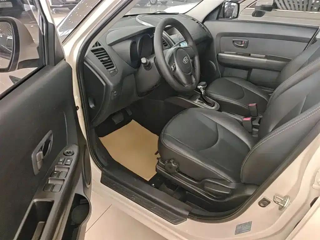 2013 Volkswagen Soul 1.6L AT GL — миниатюра 16