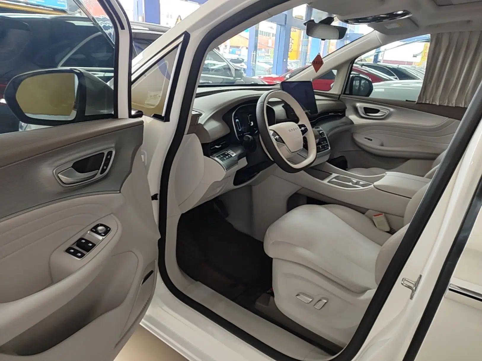 Roewe iMAX8 New Energy 2025 1.5T DMH Lu Zun Deluxe Edition — миниатюра 19