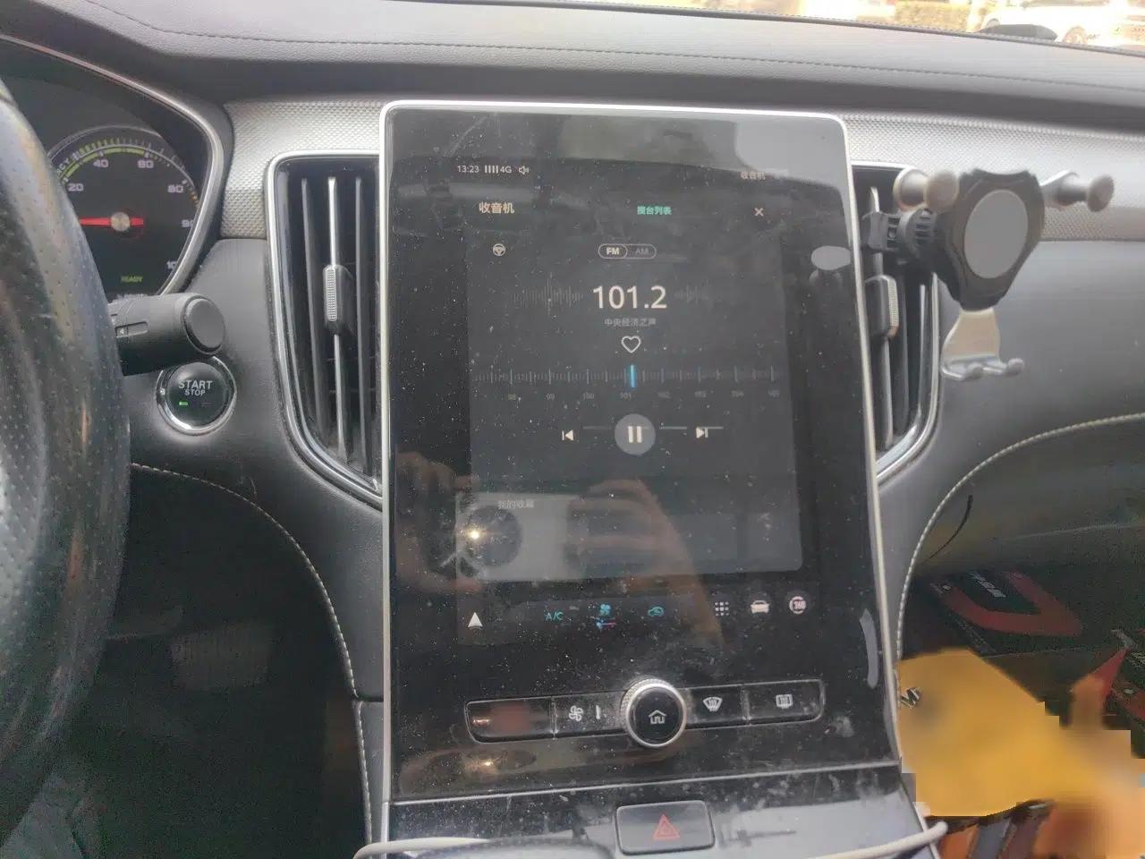 Roewe i6 MAX New Energy 2020 1.5T PHEV Sporty Cool Edition — миниатюра 12