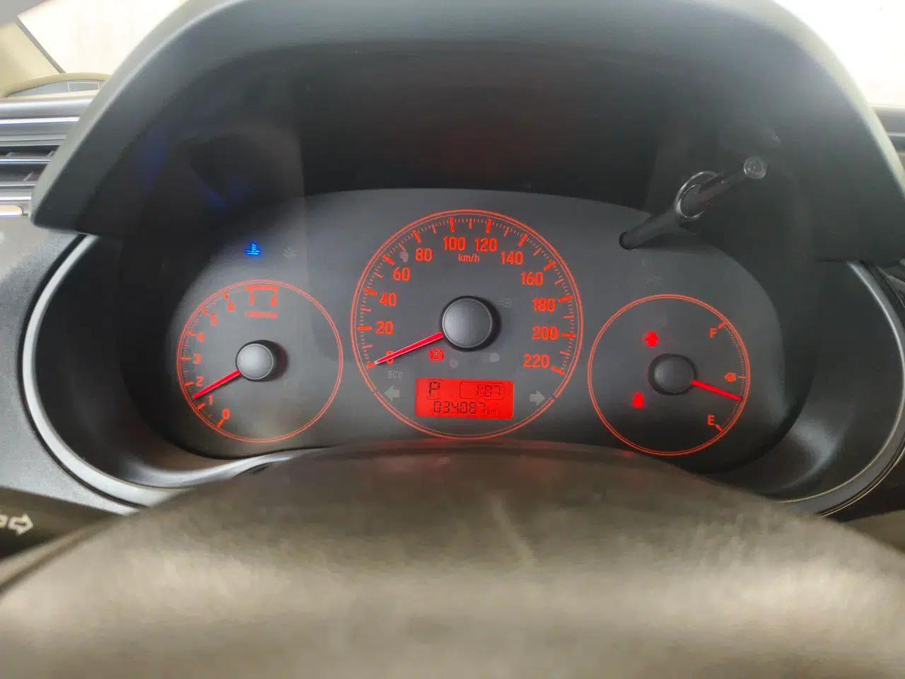 Honda Greiz 2016 1.5L CVT Classic Edition — миниатюра 12