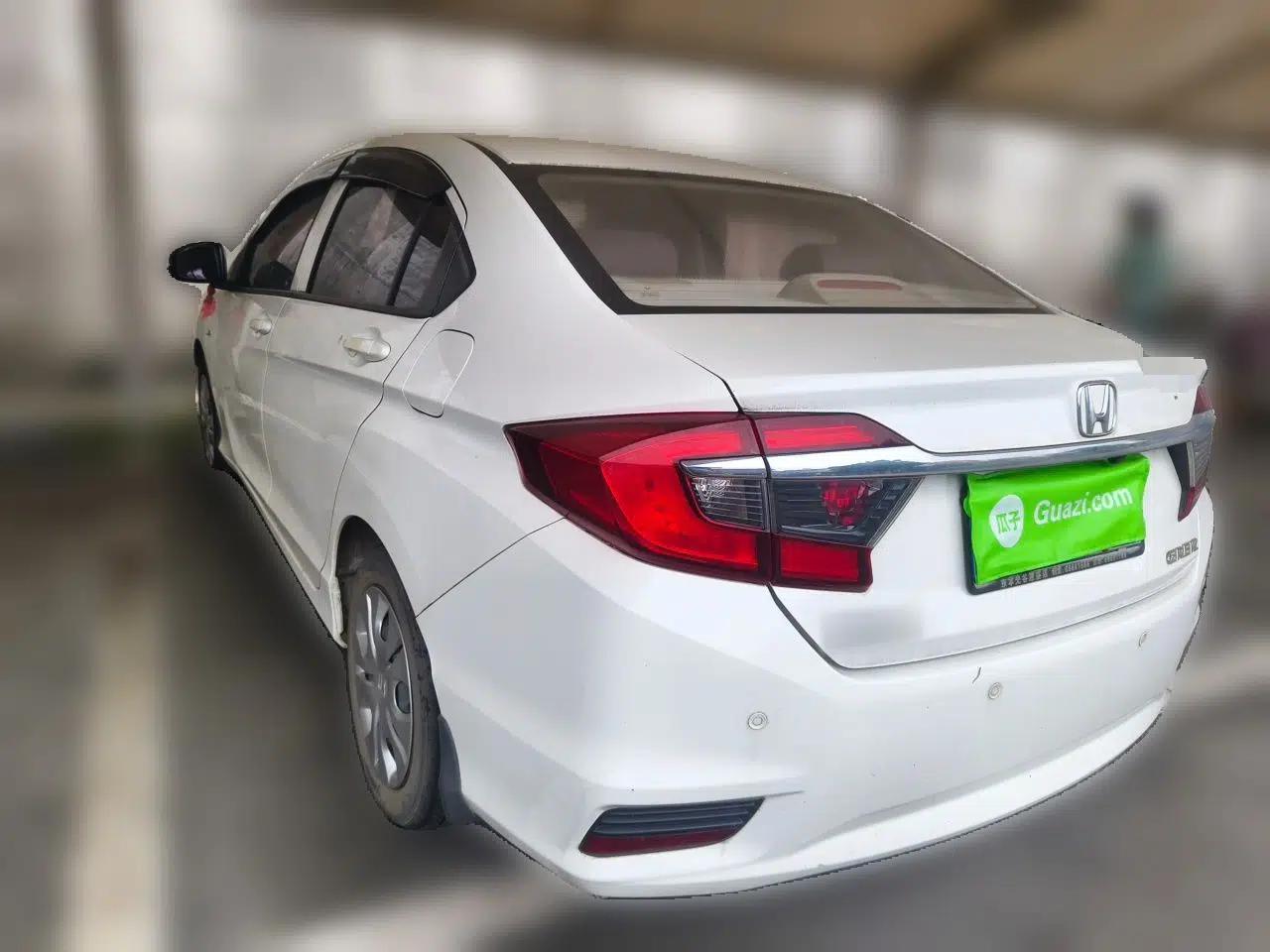 Honda Greiz 2016 1.5L CVT Classic Edition — миниатюра 4