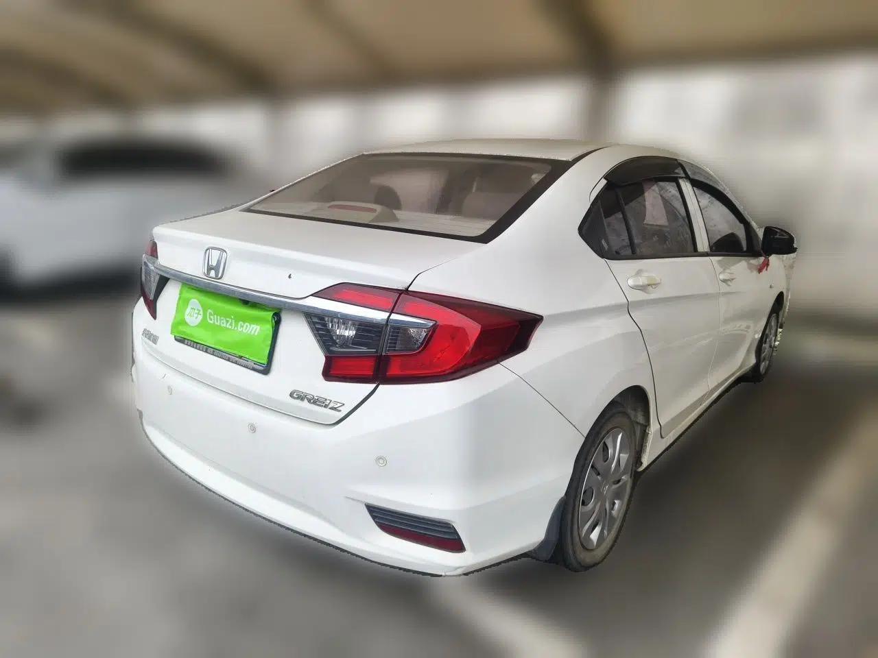 Honda Greiz 2016 1.5L CVT Classic Edition — миниатюра 6