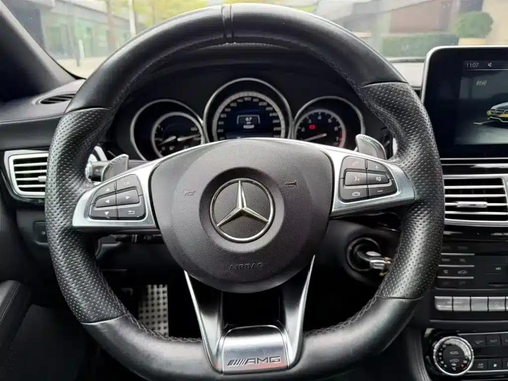 2015 Mercedes-Benz CLS AMG 63 4MATIC — миниатюра 19