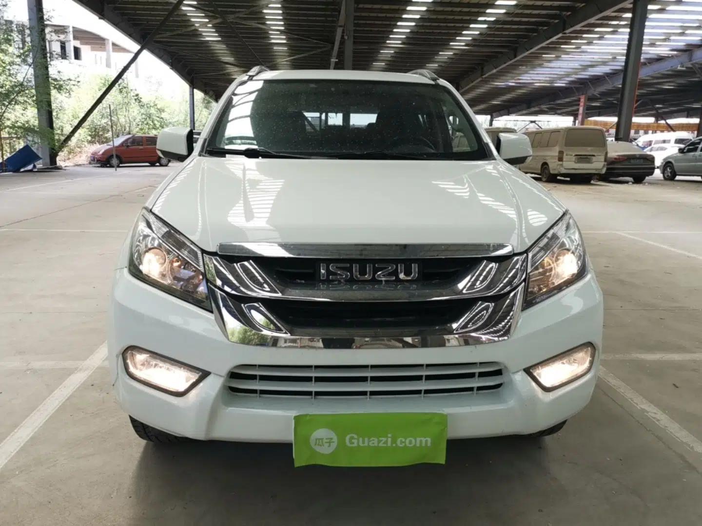 Isuzu mu-X 2017 2.5T Two-Wheel Drive Automatic Comfort Touring Version 7 Seats — миниатюра 2