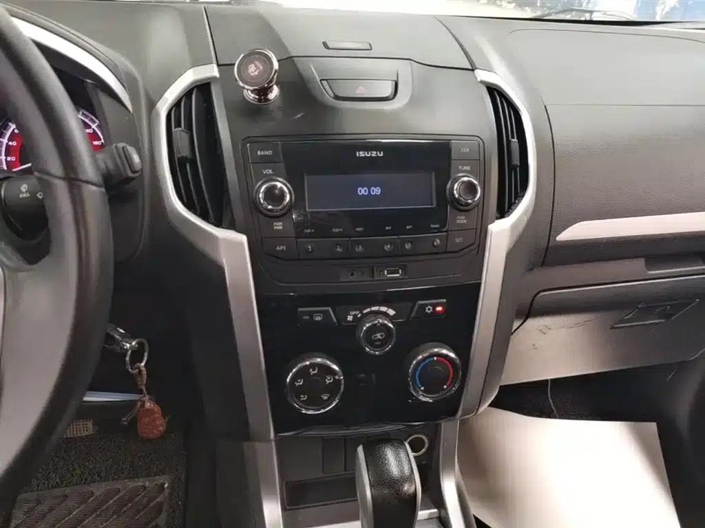 mu-X Ranger 2017 2.5T 2WD Automatic Touring Edition 7-Seater — миниатюра 13