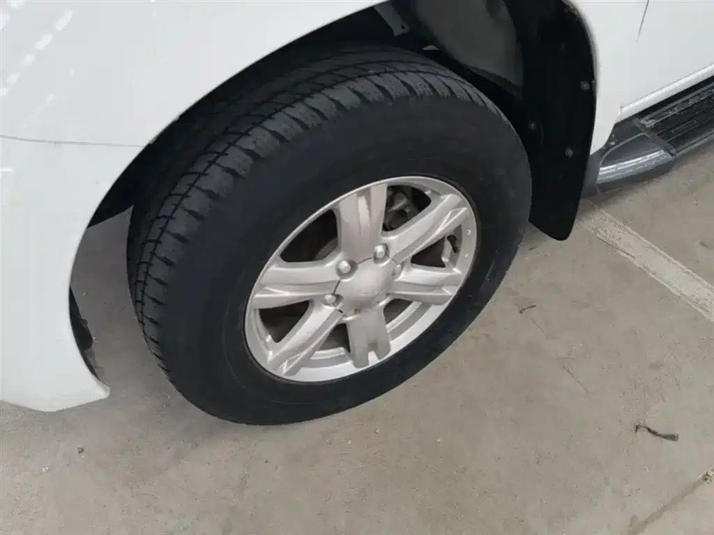 mu-X Ranger 2017 2.5T 2WD Automatic Touring Edition 7-Seater — миниатюра 23