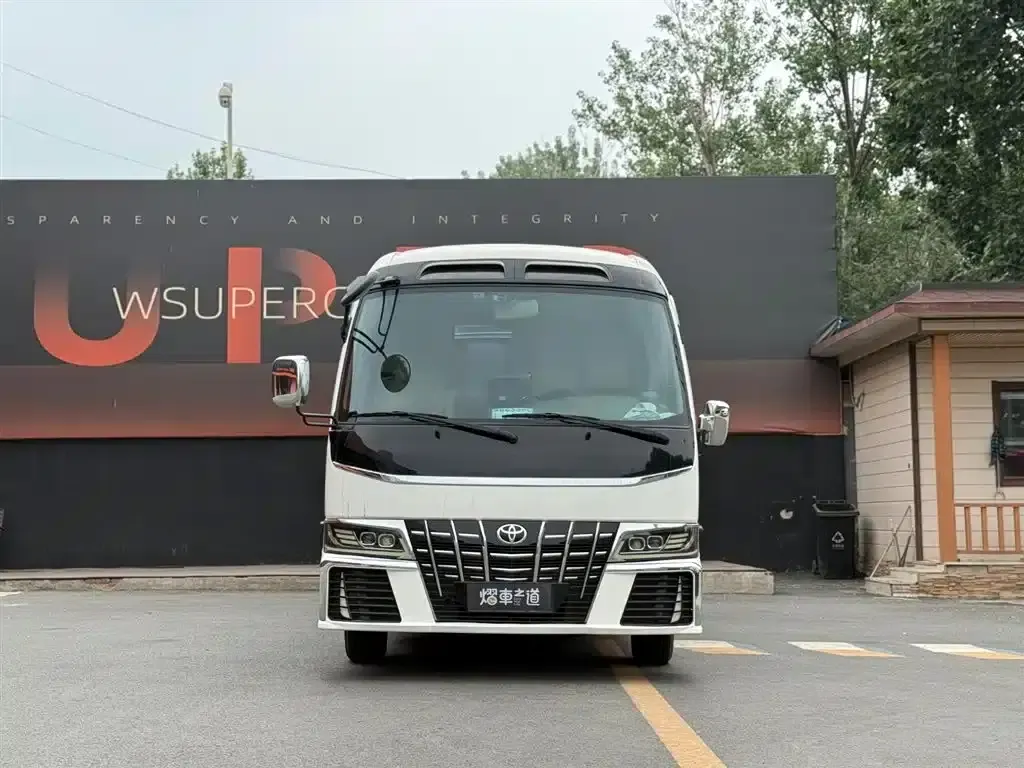 2023 Toyota Coaster RV, 4.0L Manual — миниатюра 2