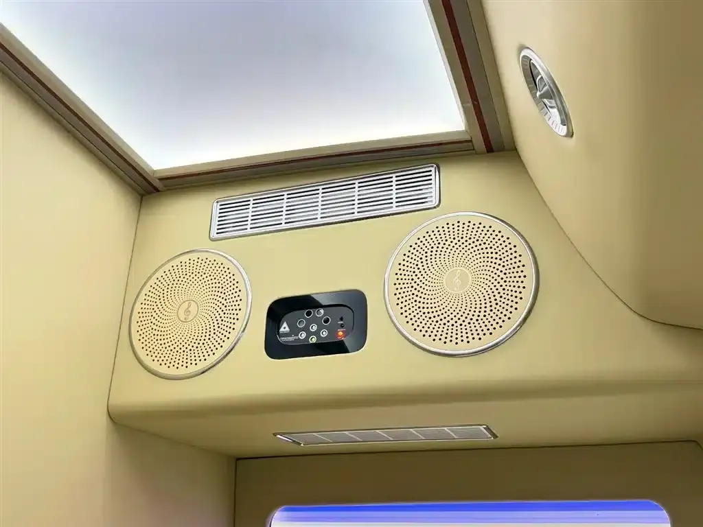 2023 Toyota Coaster RV, 4.0L Manual — миниатюра 29