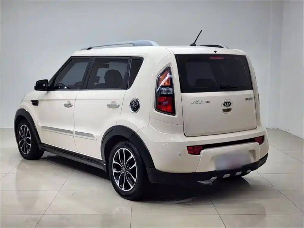 2013 Volkswagen Soul 1.6L AT Premium — миниатюра 21