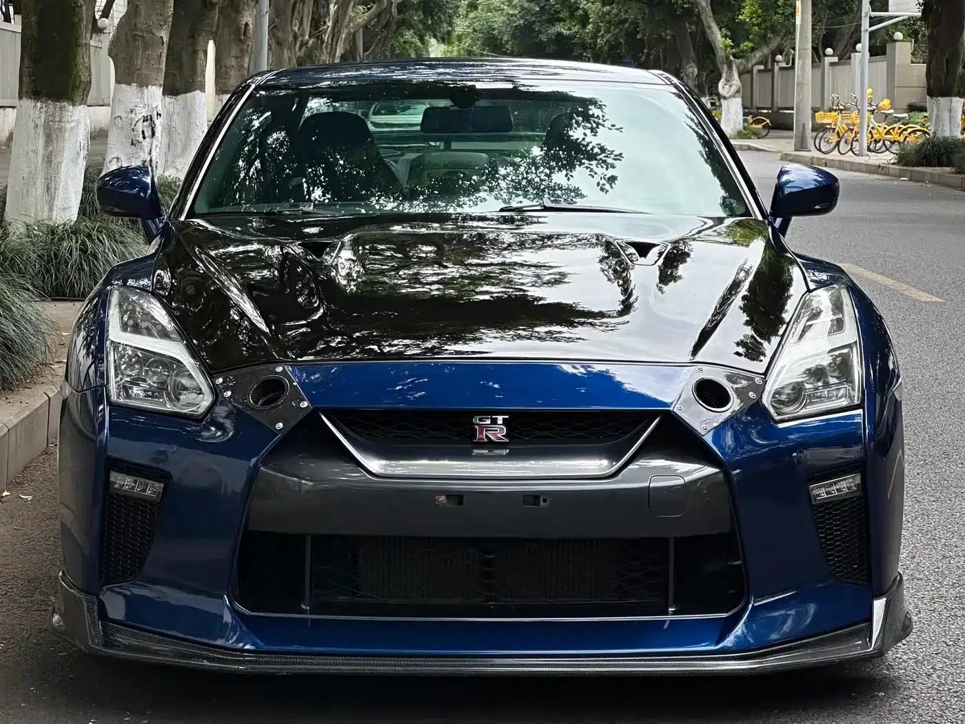 2014 Nissan GT-R 3.8T Premium Edition with black interior — миниатюра 2