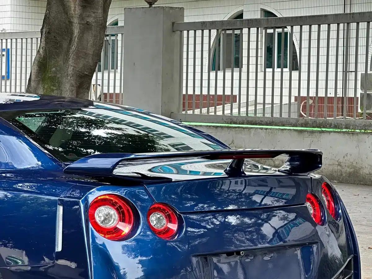 2014 Nissan GT-R 3.8T Premium Edition with black interior — миниатюра 12