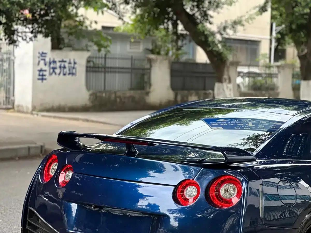 2014 Nissan GT-R 3.8T Premium Edition with black interior — миниатюра 14
