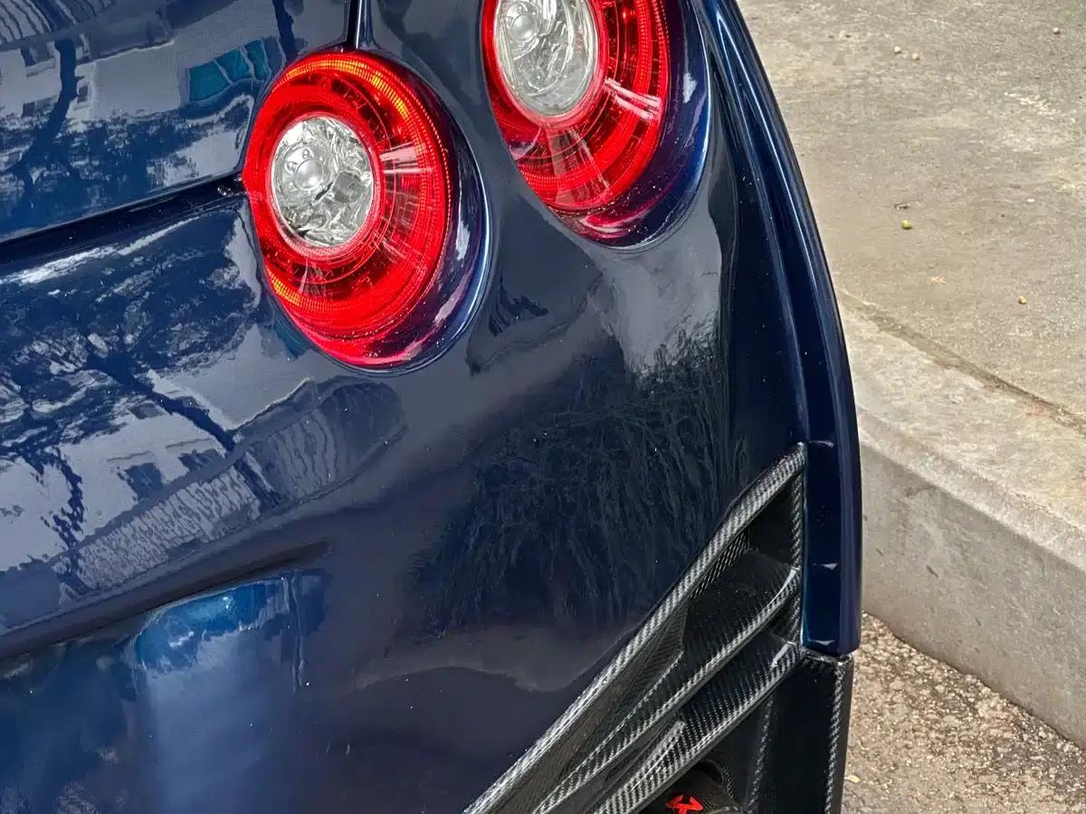 2014 Nissan GT-R 3.8T Premium Edition with black interior — миниатюра 15