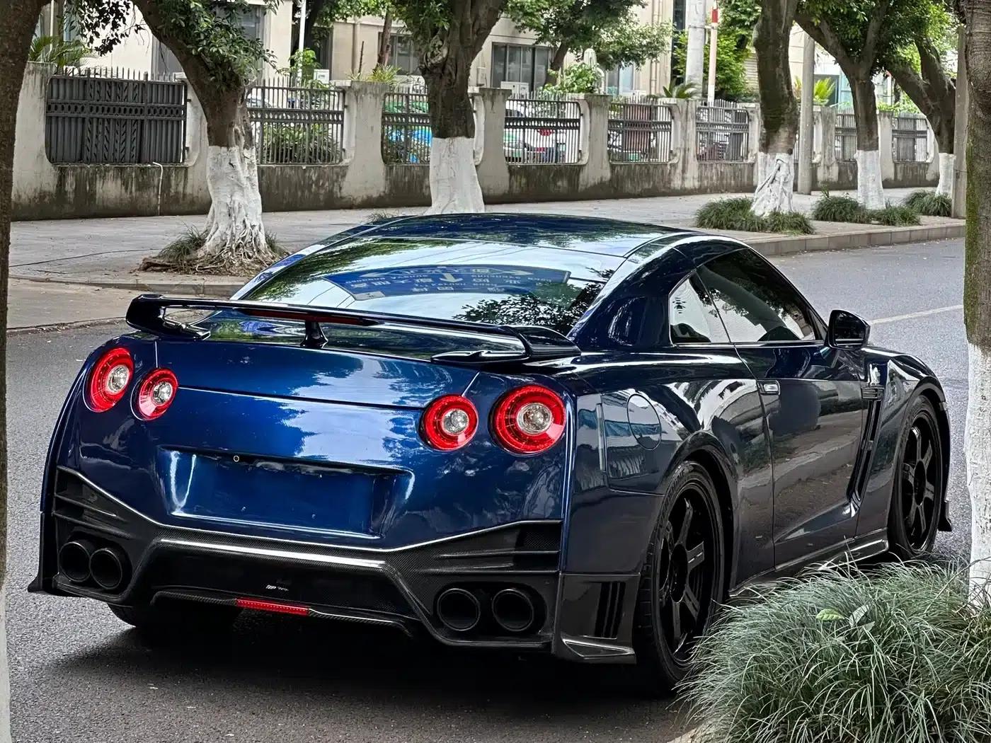 2014 Nissan GT-R 3.8T Premium Edition with black interior — миниатюра 3