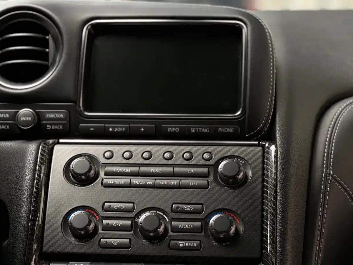 2014 Nissan GT-R 3.8T Premium Edition with black interior — миниатюра 8