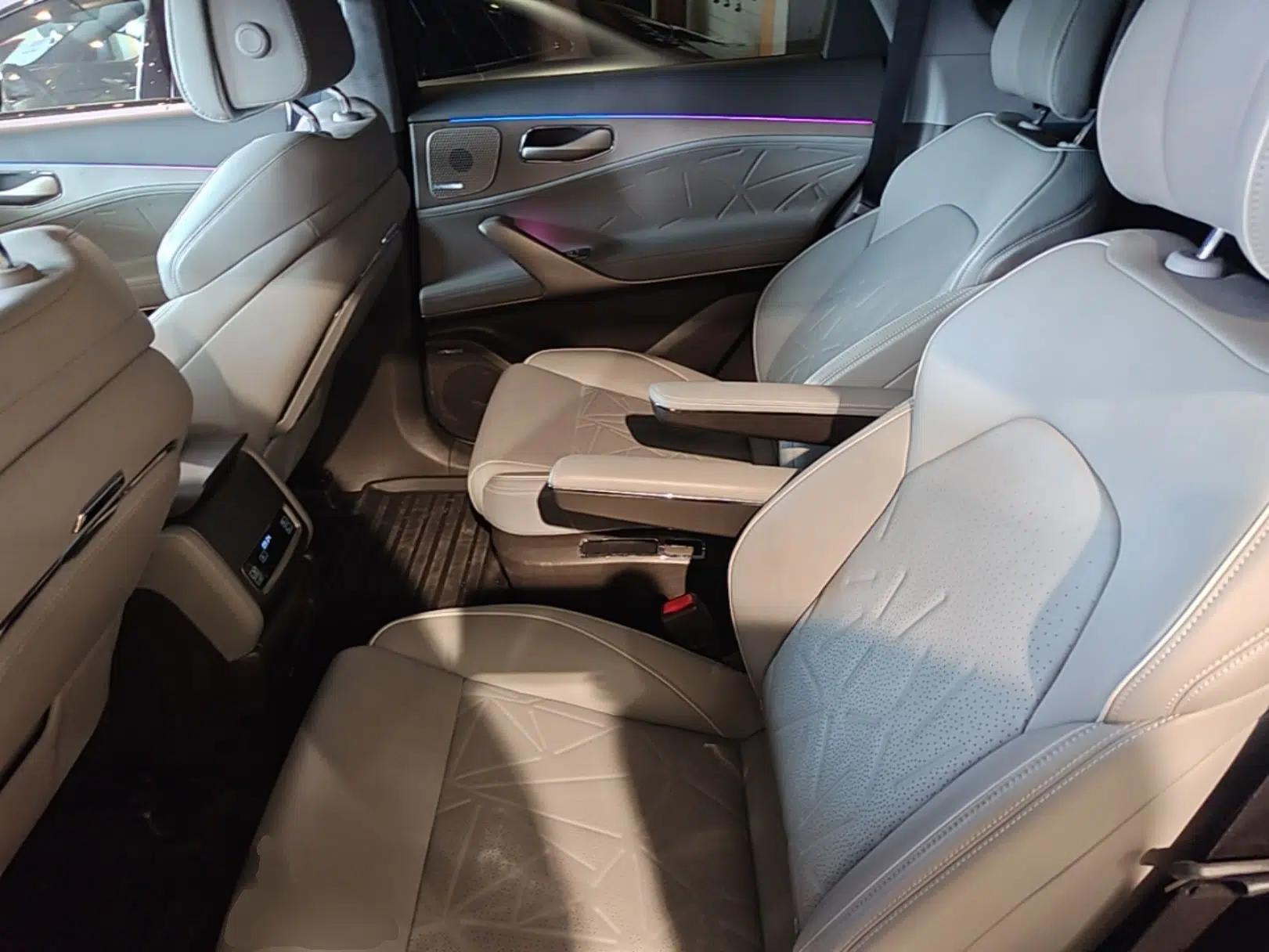 Denza N8 2023 Four-Wheel Drive Ultra-Hybrid Flagship Six-Seater Version — миниатюра 20