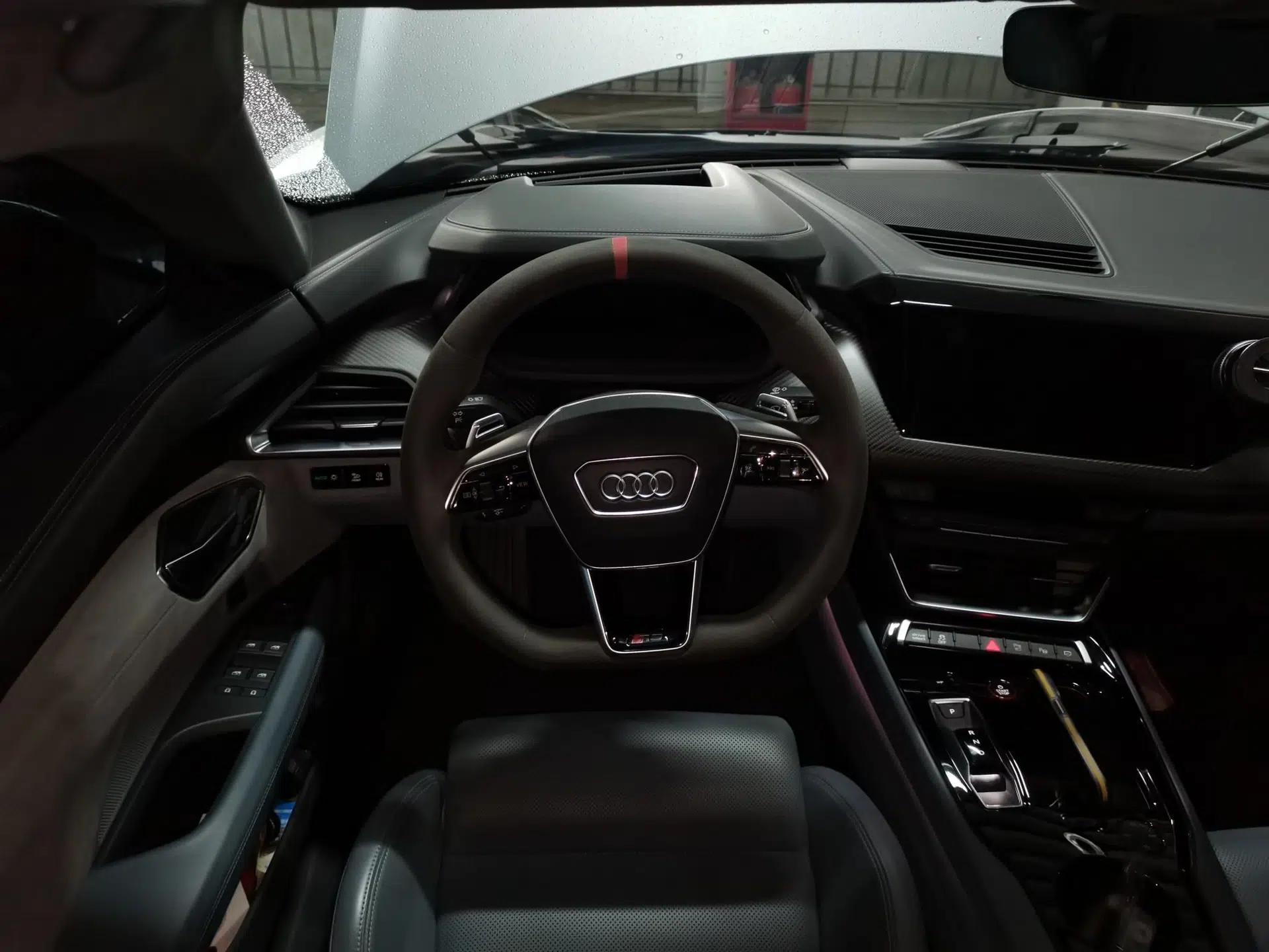 Audi RS e-tron GT 2023 Basic Model — миниатюра 11