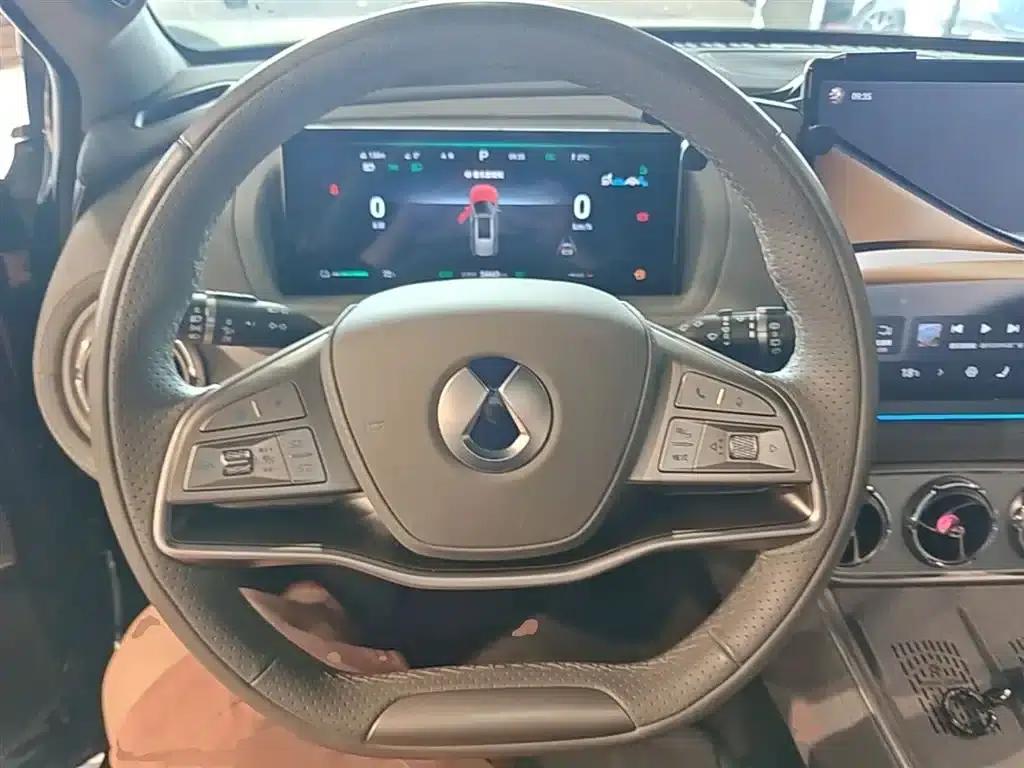 Denza N8 2023 All-Wheel Drive Super Hybrid Flagship Six-Seater Edition — миниатюра 11