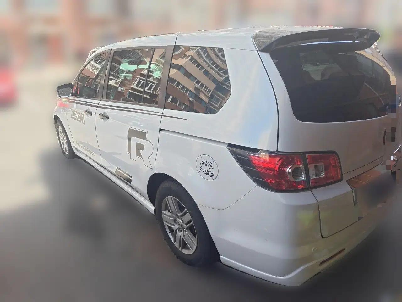Mazda 8 2011 2.3L Deluxe Edition — миниатюра 4