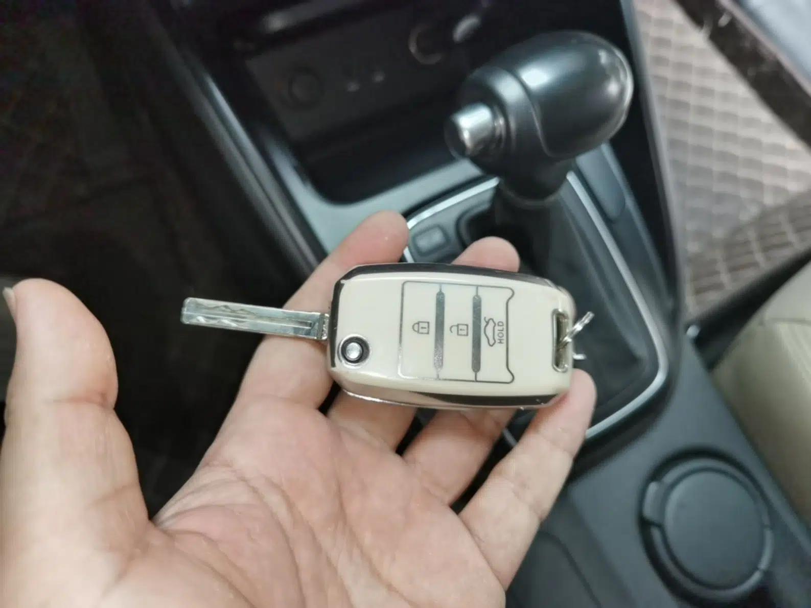 Kia Carens 2013 2.0L 7-Seater Automatic Standard Version China IV Standard — миниатюра 12