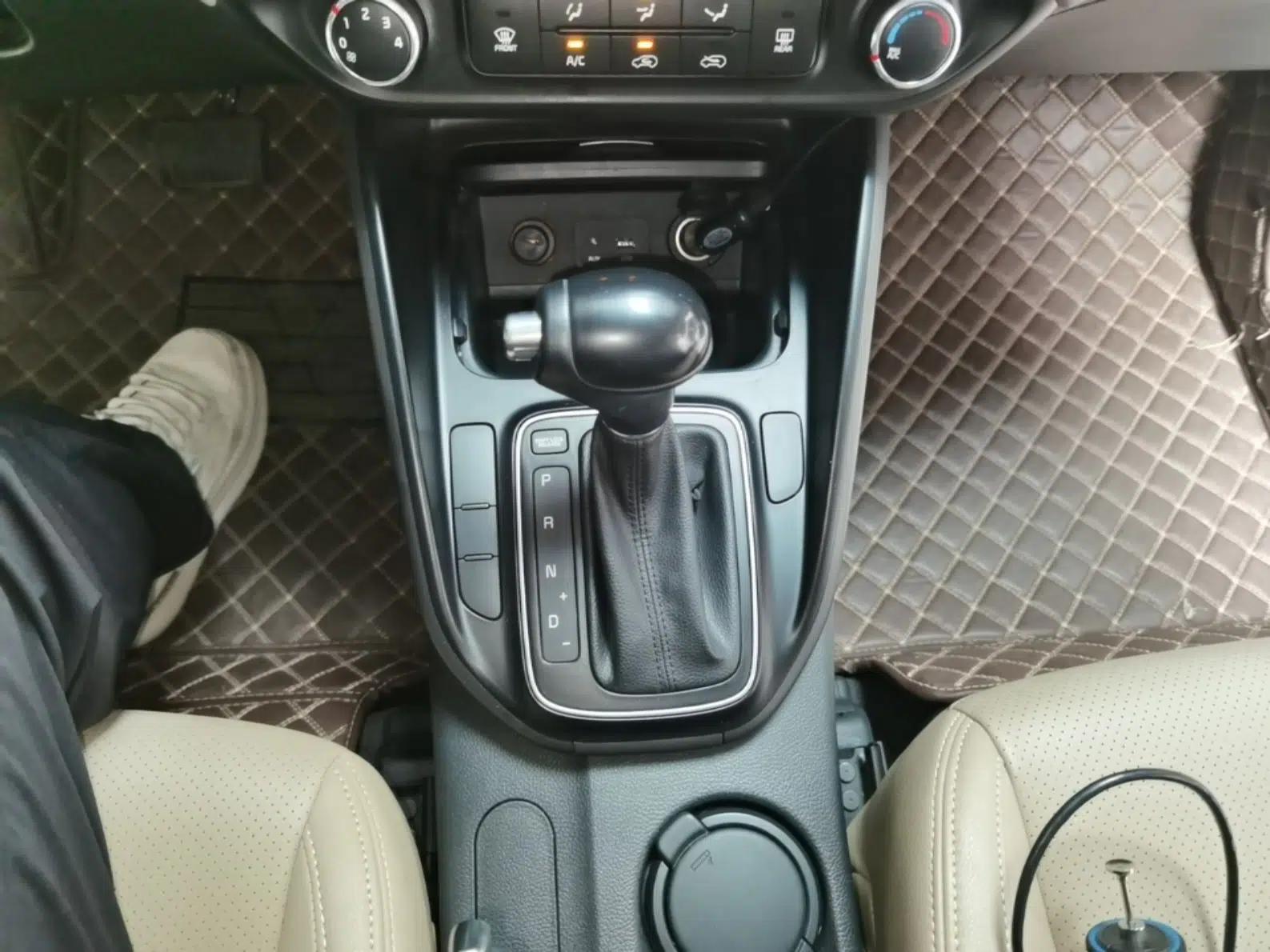 Kia Carens 2013 2.0L 7-Seater Automatic Standard Version China IV Standard — миниатюра 17