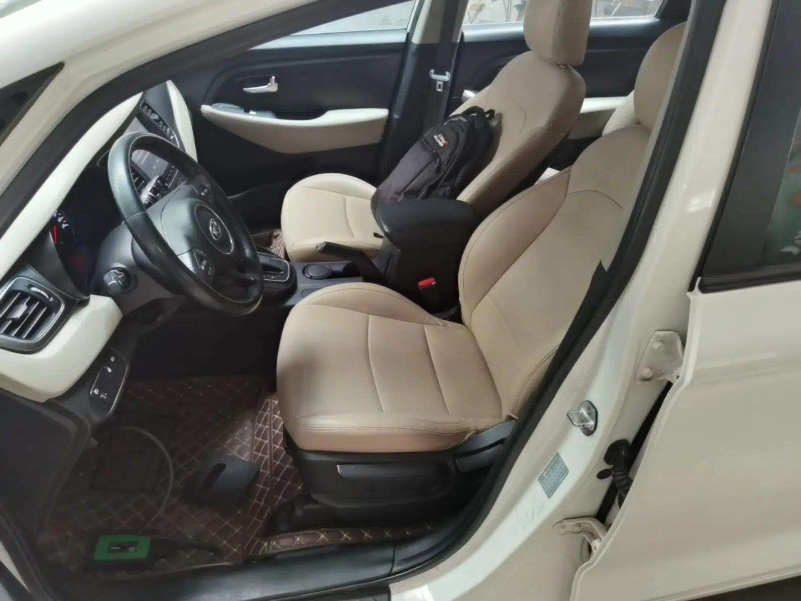 Kia Carens 2013 2.0L 7-Seater Automatic Standard Version China IV Standard — миниатюра 18