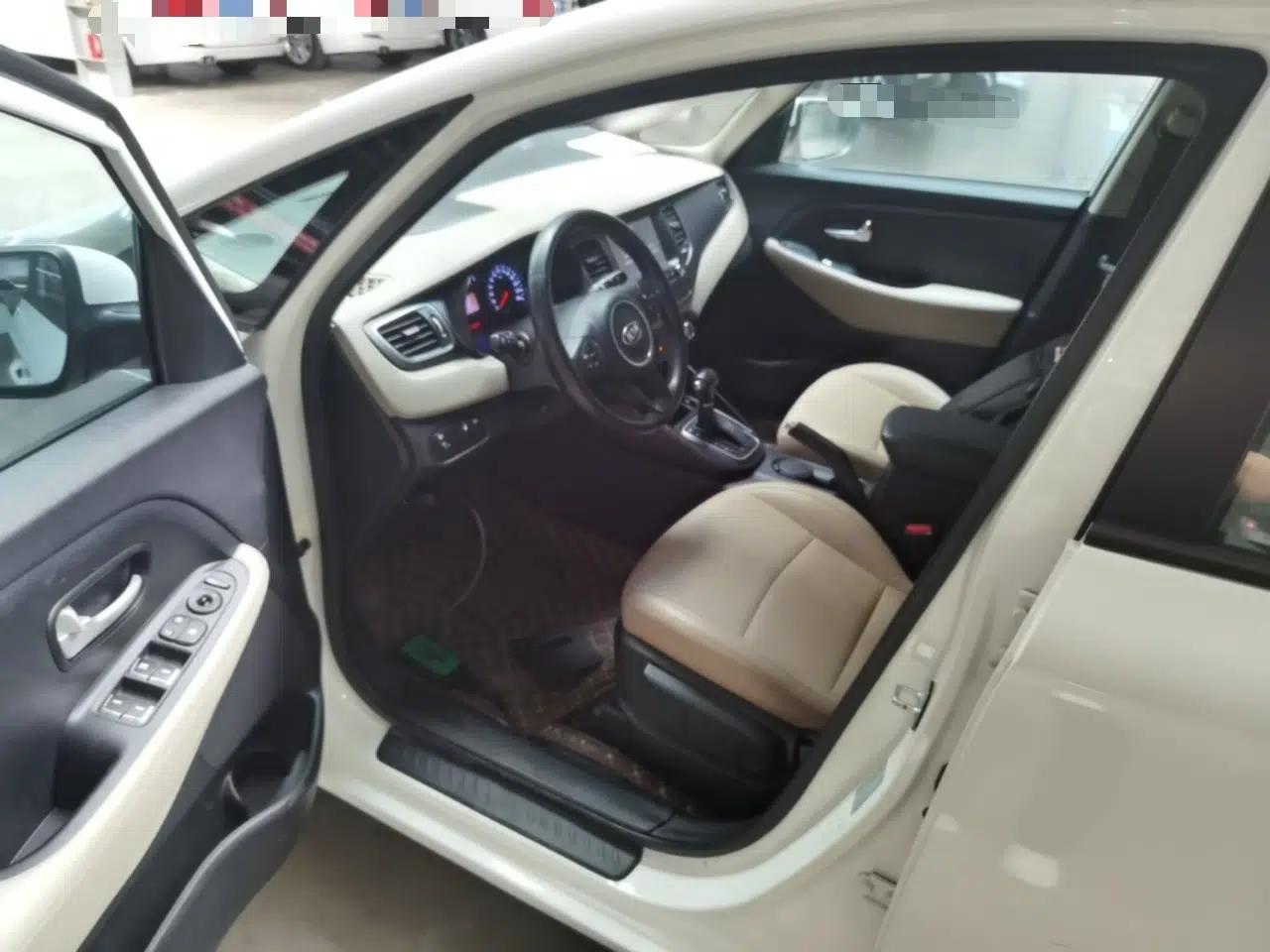 Kia Carens 2013 2.0L 7-Seater Automatic Standard Version China IV Standard — миниатюра 19