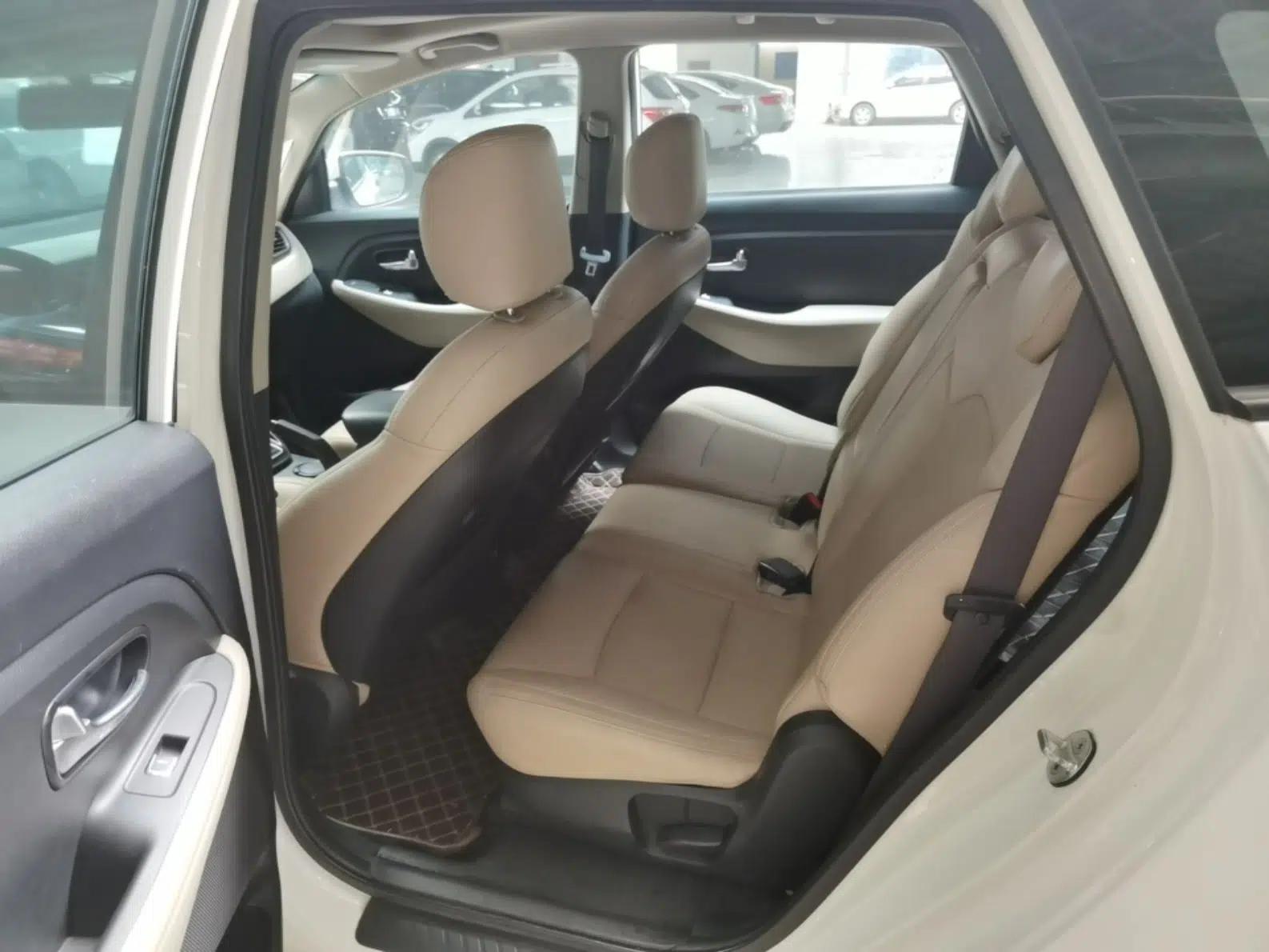 Kia Carens 2013 2.0L 7-Seater Automatic Standard Version China IV Standard — миниатюра 20