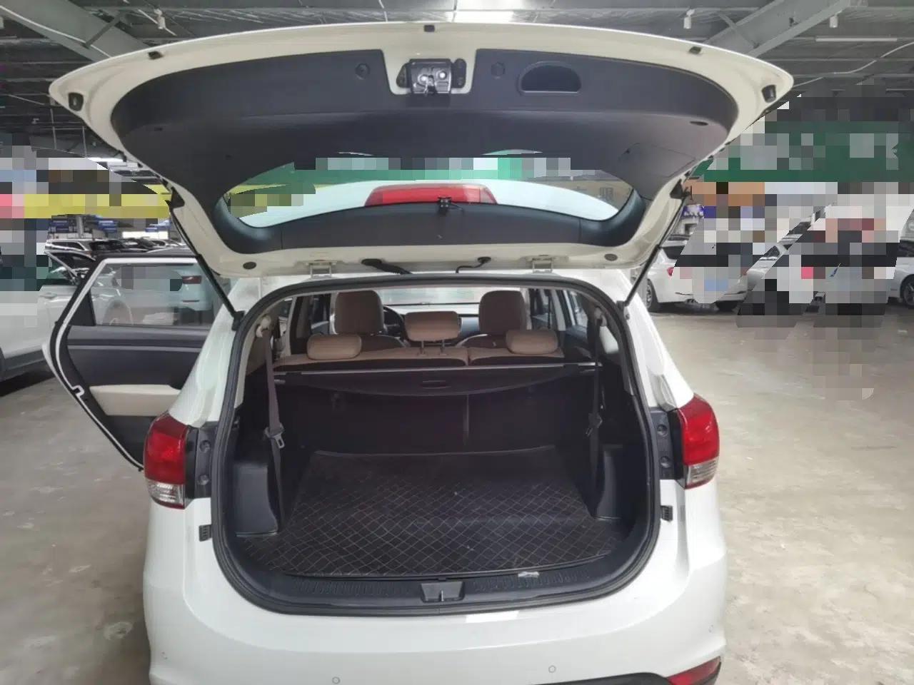Kia Carens 2013 2.0L 7-Seater Automatic Standard Version China IV Standard — миниатюра 22