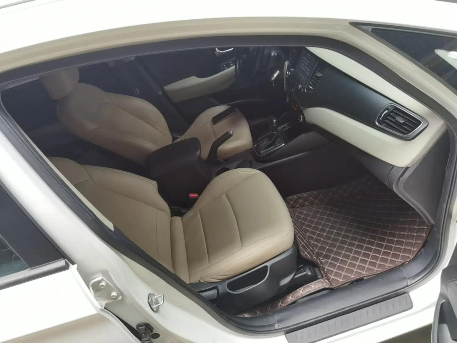 Kia Carens 2013 2.0L 7-Seater Automatic Standard Version China IV Standard — миниатюра 23