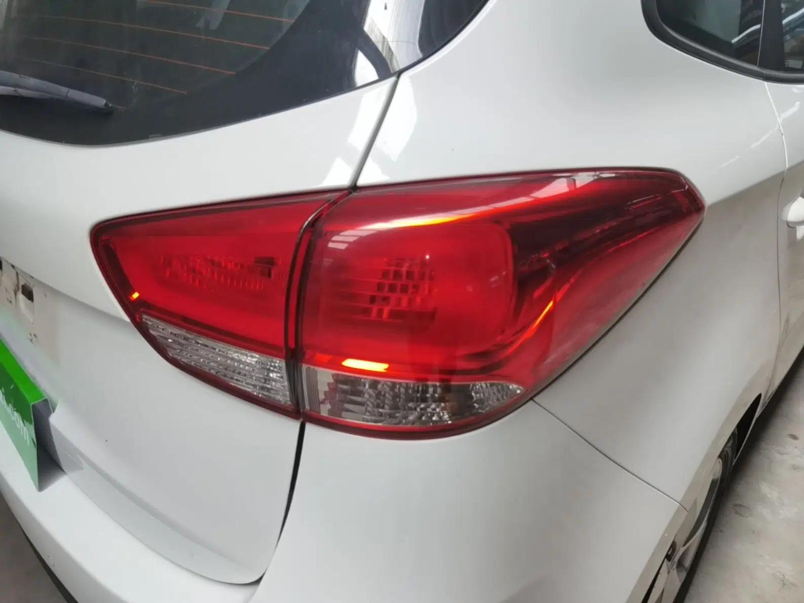 Kia Carens 2013 2.0L 7-Seater Automatic Standard Version China IV Standard — миниатюра 7