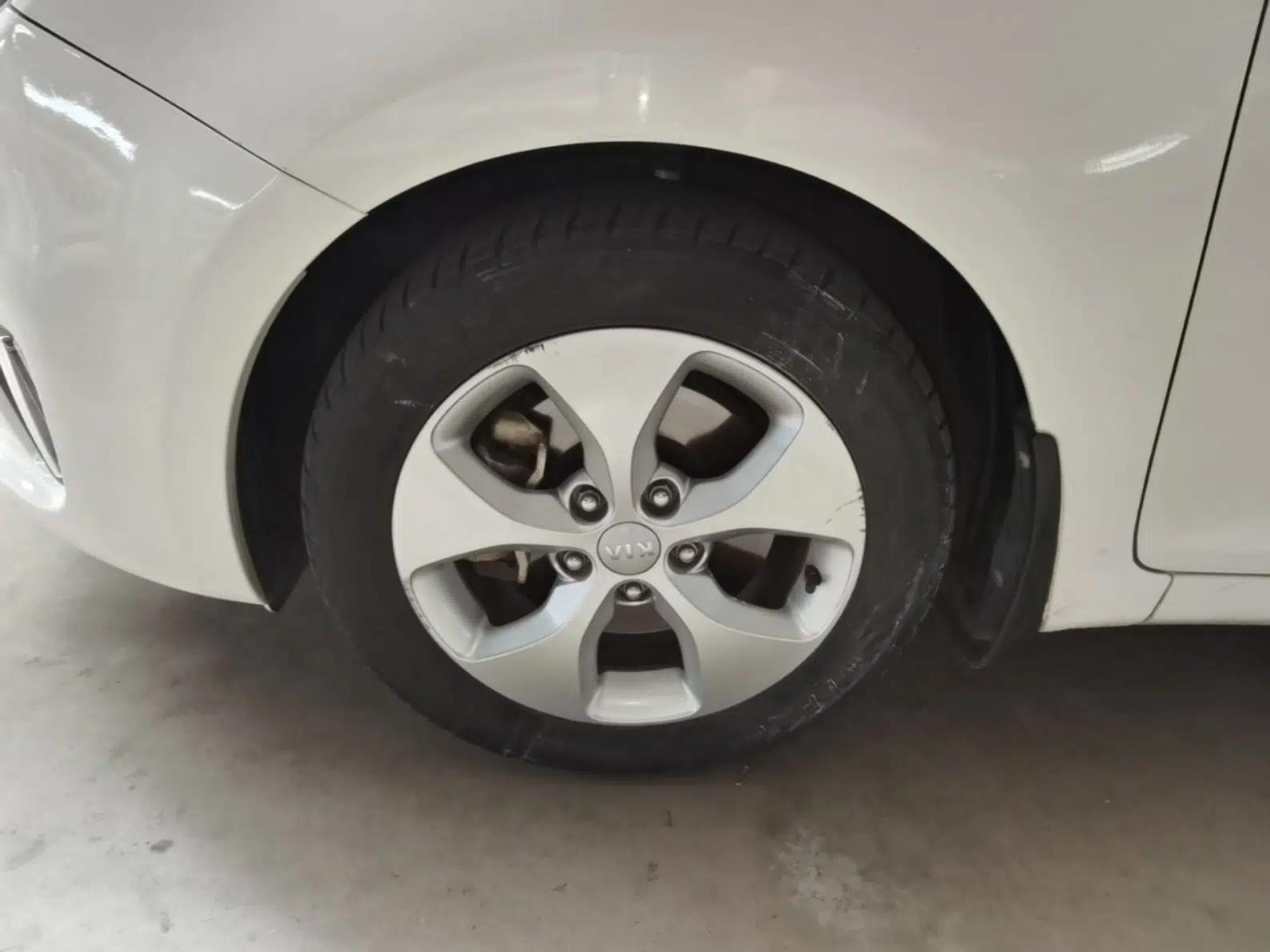 Kia Carens 2013 2.0L 7-Seater Automatic Standard Version China IV Standard — миниатюра 8
