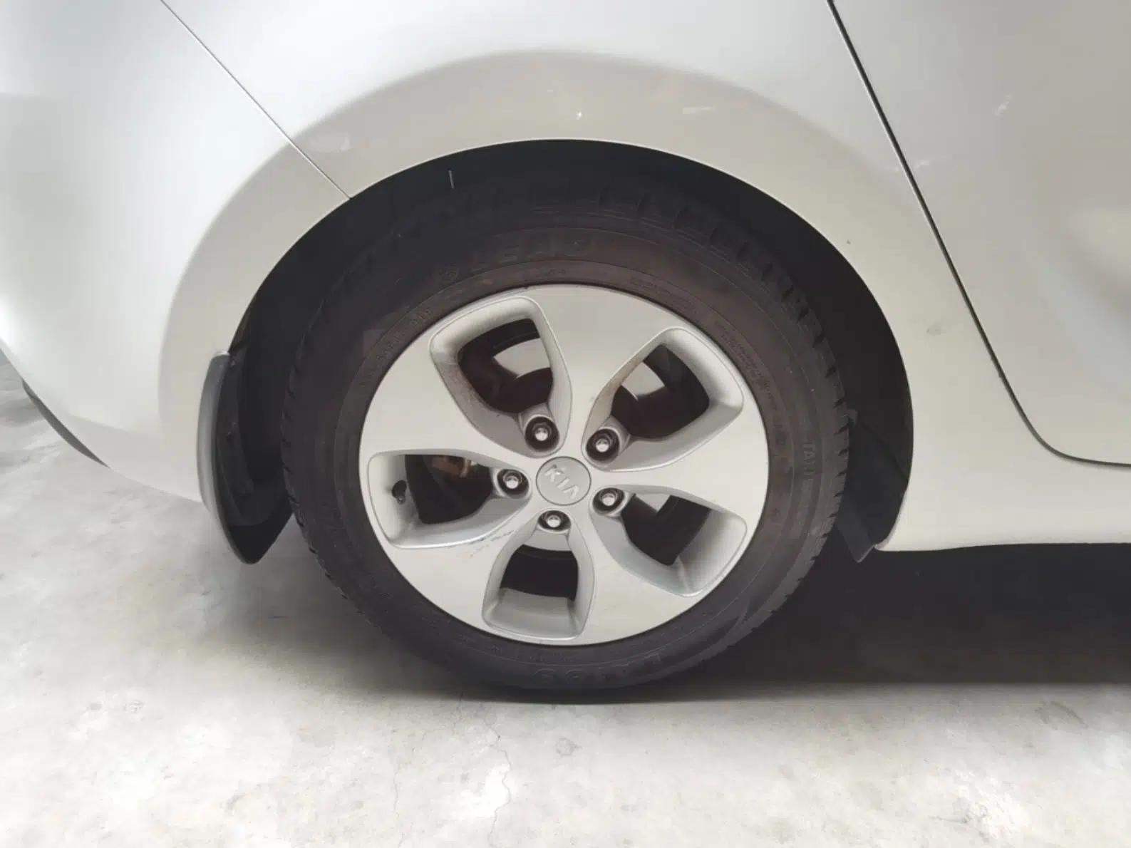 Kia Carens 2013 2.0L 7-Seater Automatic Standard Version China IV Standard — миниатюра 10