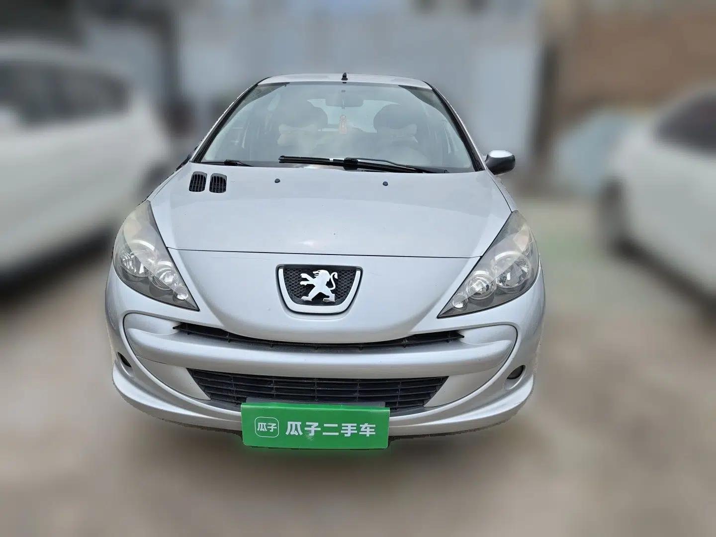 Peugeot 207 2011 Hatchback 1.4L Manual Yule Edition — миниатюра 2