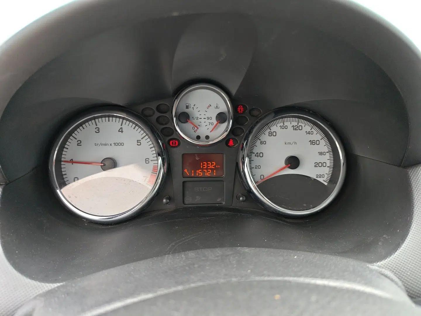 Peugeot 207 2011 Hatchback 1.4L Manual Yule Edition — миниатюра 12