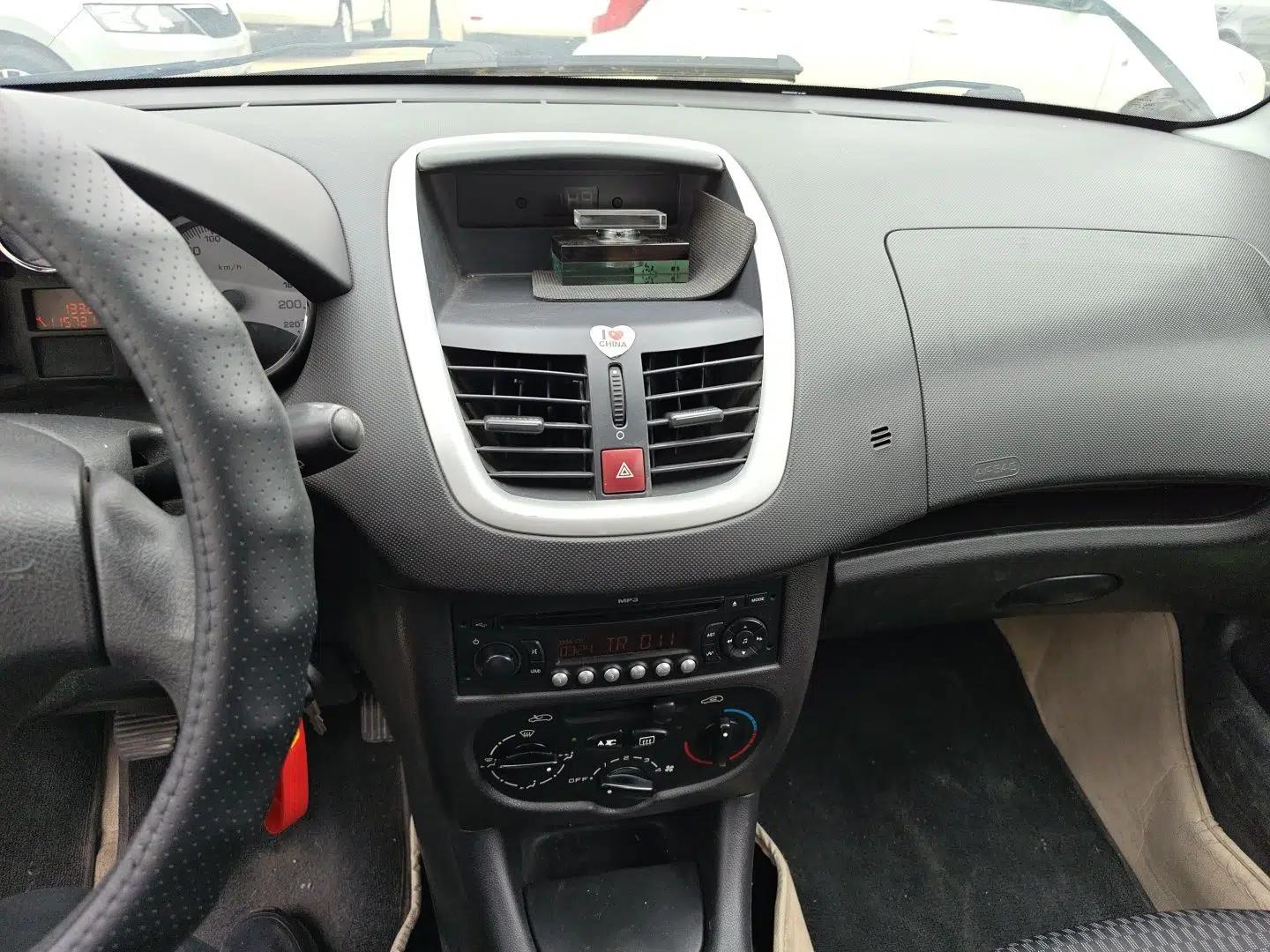 Peugeot 207 2011 Hatchback 1.4L Manual Yule Edition — миниатюра 14