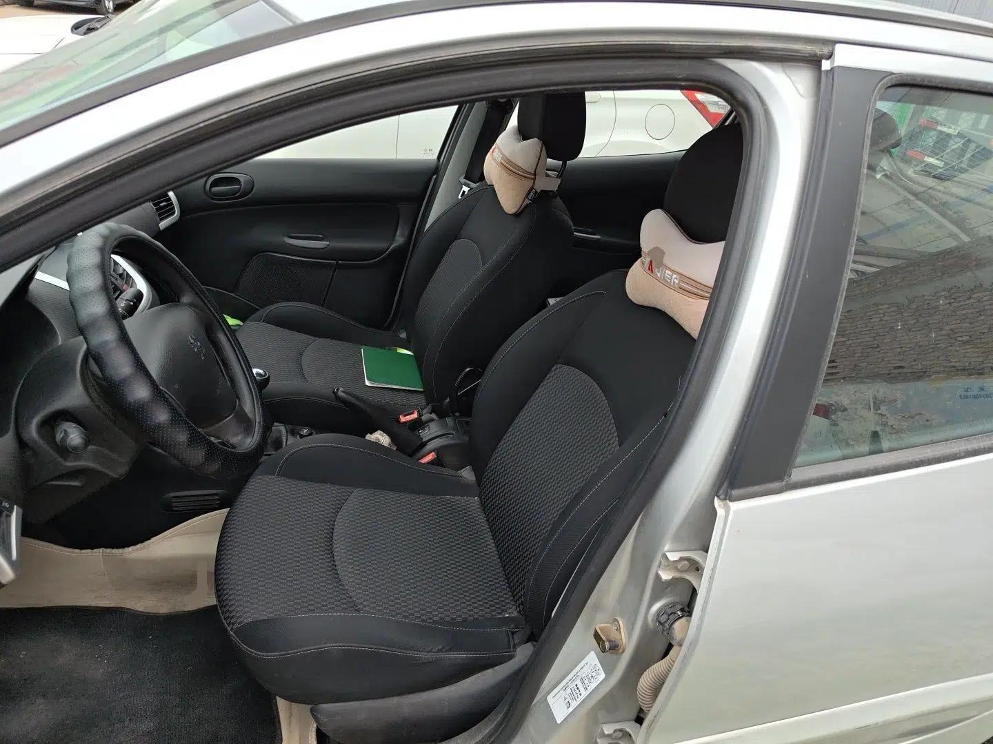 Peugeot 207 2011 Hatchback 1.4L Manual Yule Edition — миниатюра 16