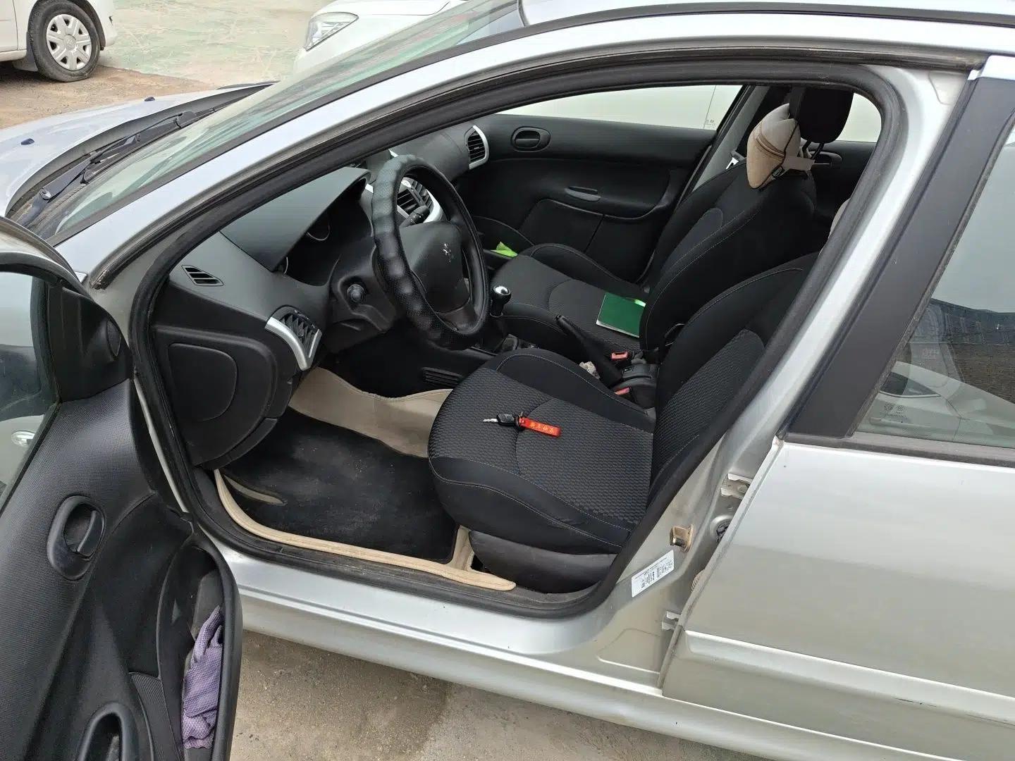 Peugeot 207 2011 Hatchback 1.4L Manual Yule Edition — миниатюра 17
