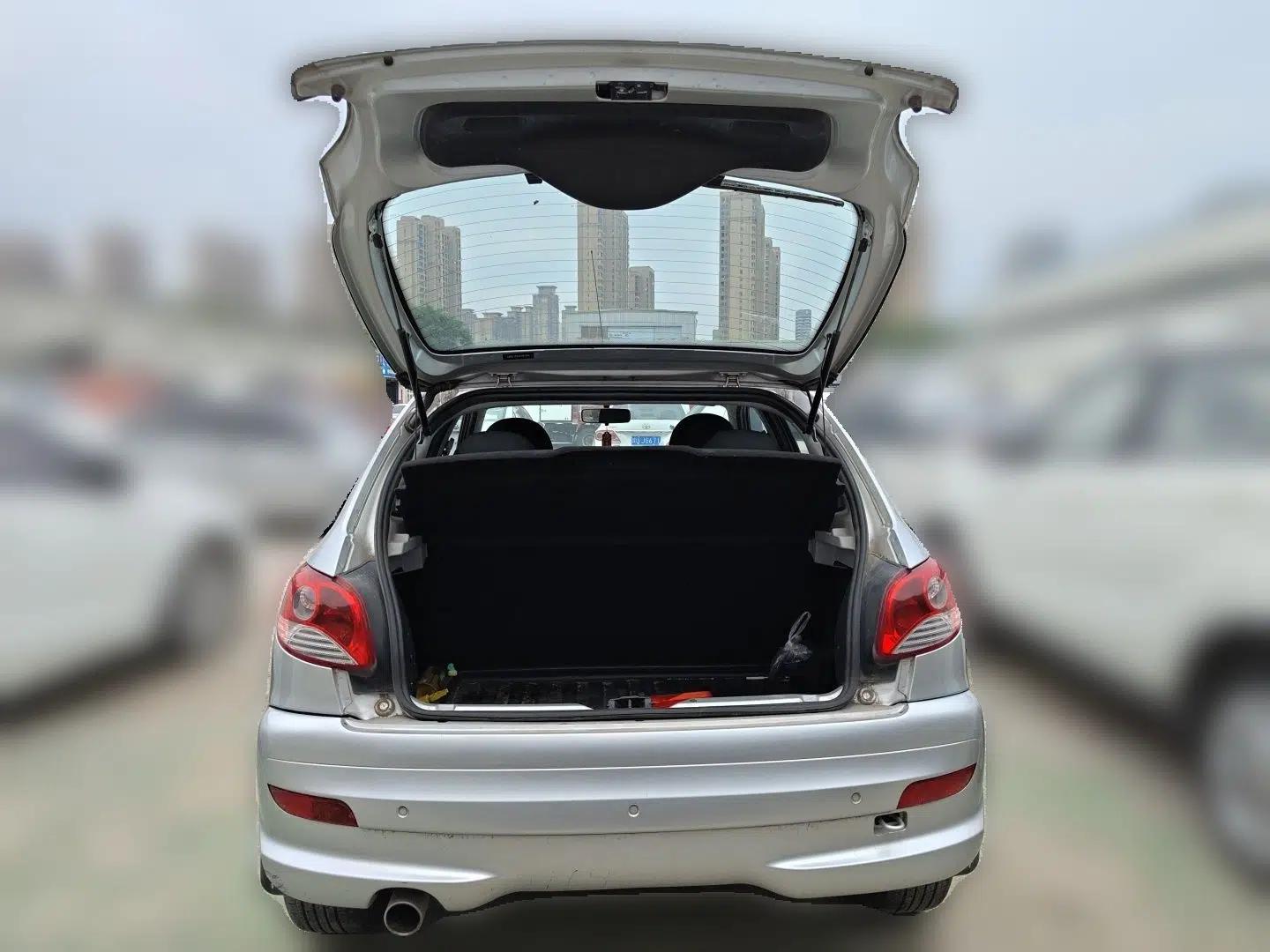 Peugeot 207 2011 Hatchback 1.4L Manual Yule Edition — миниатюра 20