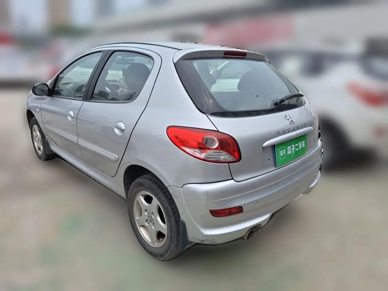 Peugeot 207 2011 Hatchback 1.4L Manual Yule Edition — миниатюра 4