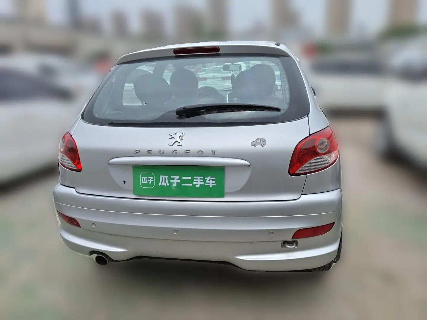 Peugeot 207 2011 Hatchback 1.4L Manual Yule Edition — миниатюра 5