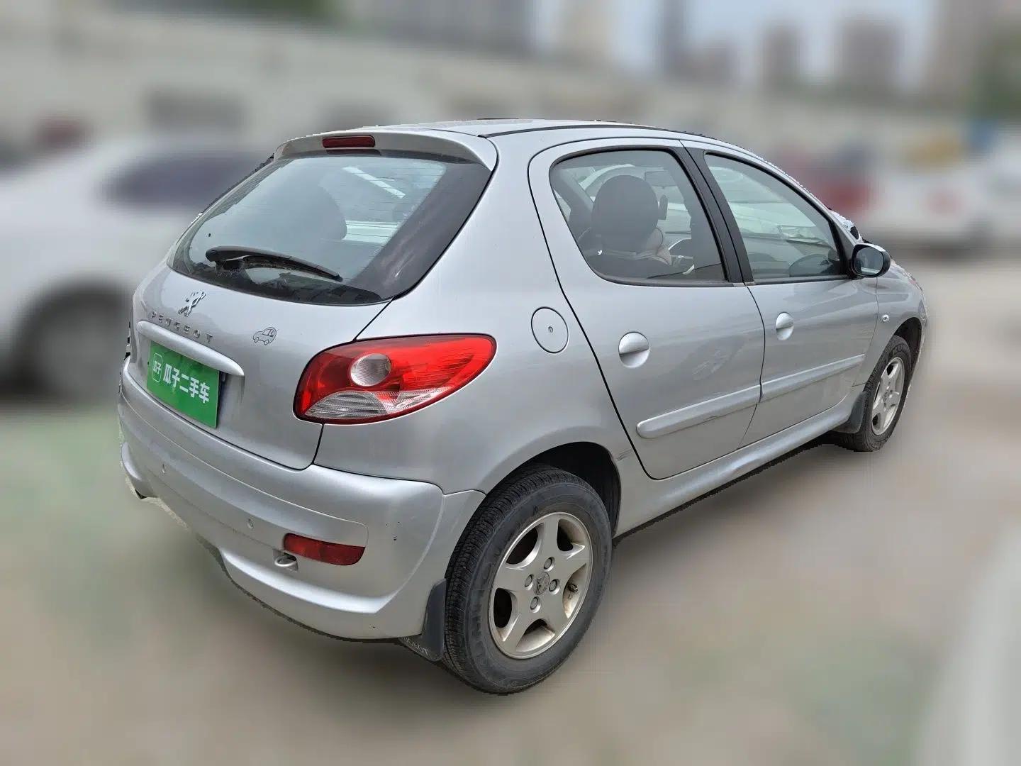 Peugeot 207 2011 Hatchback 1.4L Manual Yule Edition — миниатюра 6