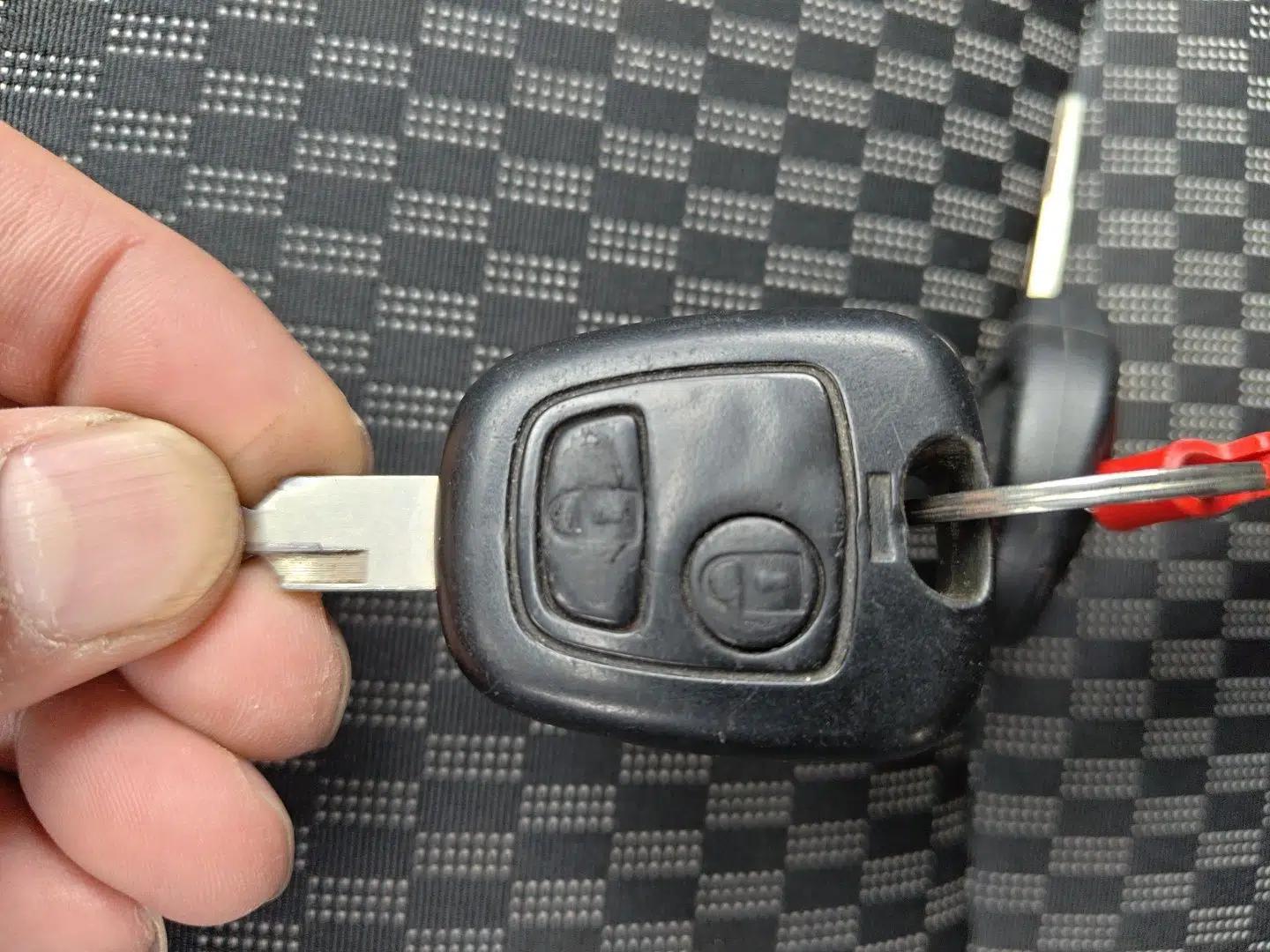 Peugeot 207 2011 Hatchback 1.4L Manual Yule Edition — миниатюра 9